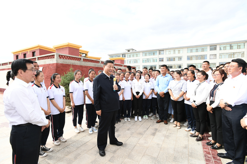 8月19日至22日，中共中央總書記、國家主席、中央軍委主席習近平在甘肅考察。這是20日下午，習近平在張掖市山丹培黎學校同師生親切交流。