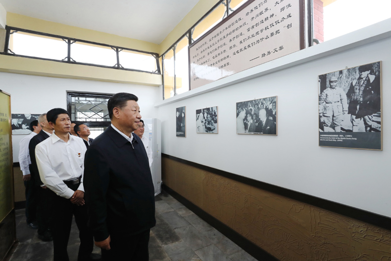 8月19日至22日，中共中央總書記、國家主席、中央軍委主席習近平在甘肅考察。這是20日下午，習近平在張掖市山丹培黎學校參觀學校創(chuàng)辦人路易·艾黎故居。